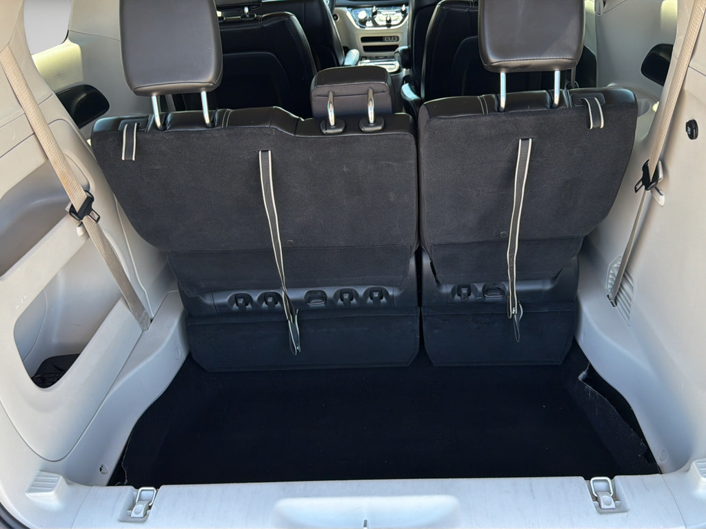 Used 2024 Chrysler Pacifica Touring-L FWD image 13
