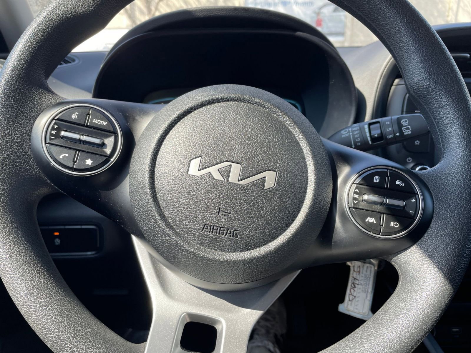 Used 2025 Kia Soul LX w/ LX Technology Package FWD image 25