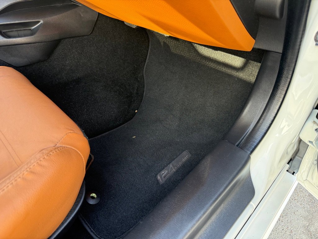 Used 2017 FIAT 124 Spider Lusso image 21