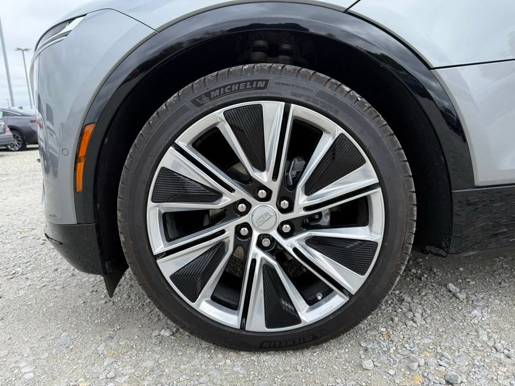 Certified 2025 Cadillac Lyriq Luxury w/ LPO, Floor Liner Package AWD/4WD image 14