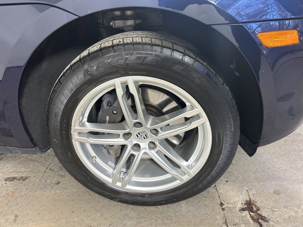 Certified 2022 Porsche Macan image 11
