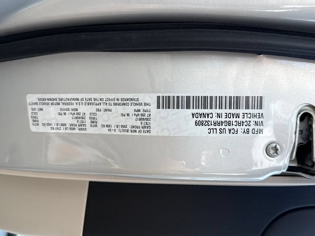 Used 2024 Chrysler Pacifica Touring-L FWD image 18