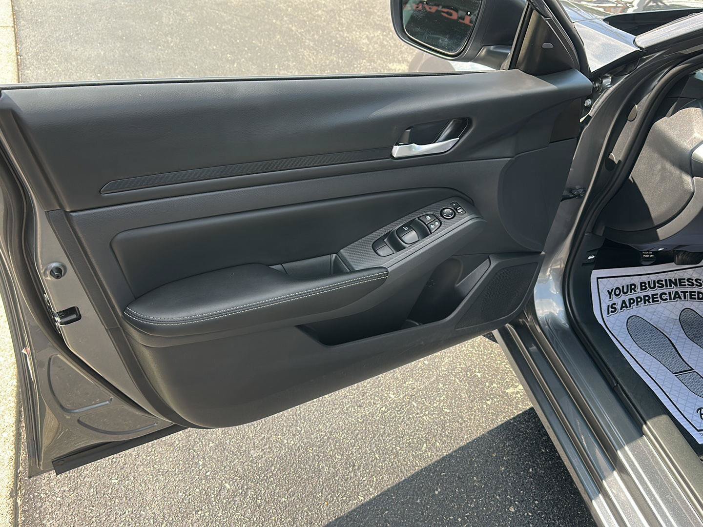 Used 2025 Nissan Altima 2.5 SV FWD image 18