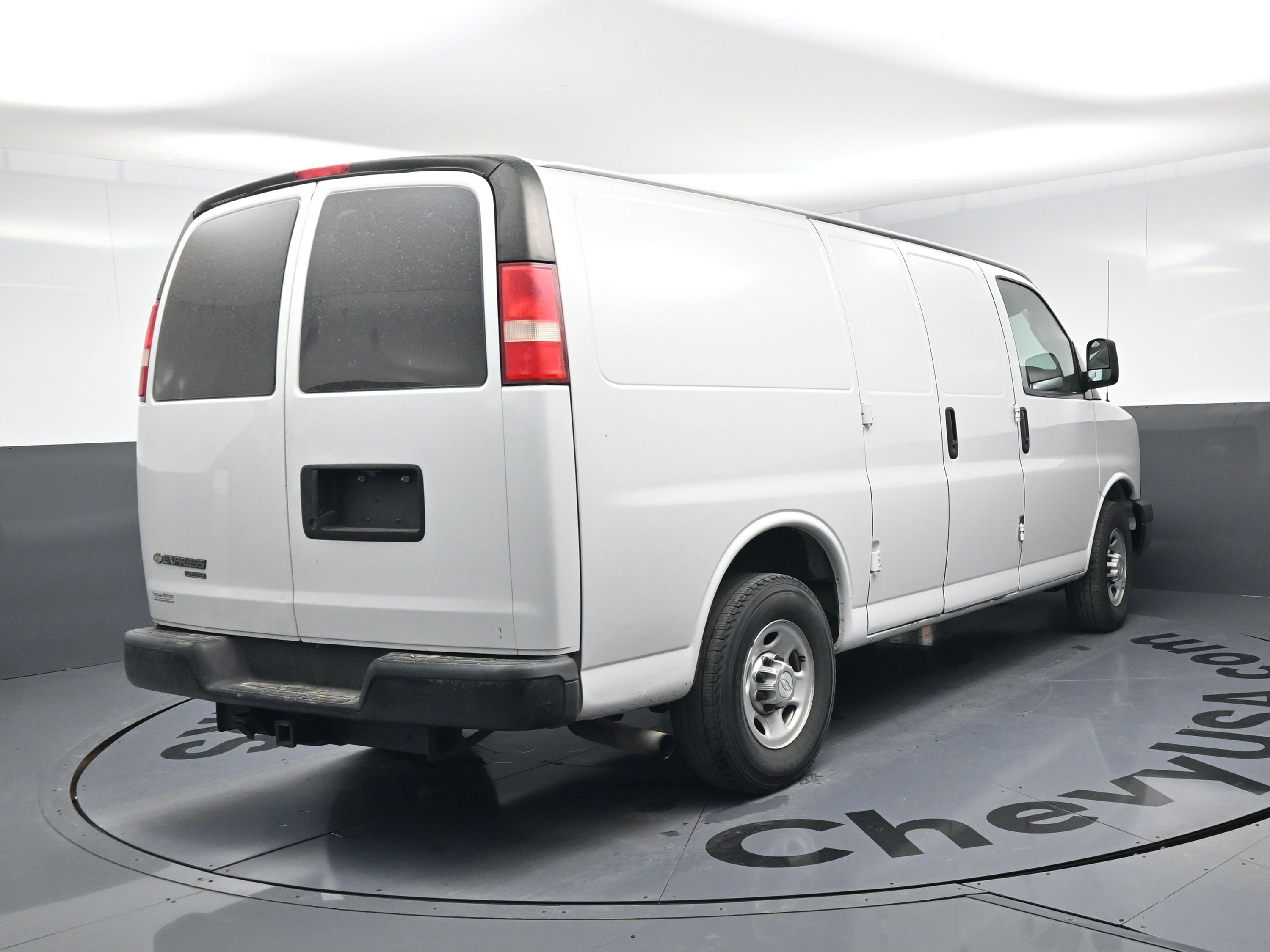 Used 2016 Chevrolet Express 2500 image 17