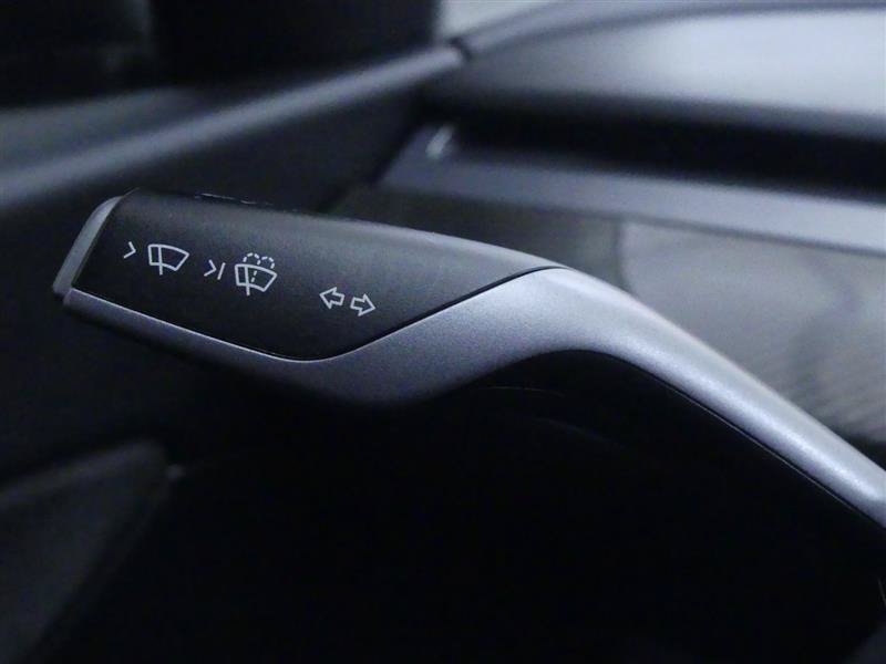 Used 2022 Tesla Model Y Performance AWD/4WD image 16
