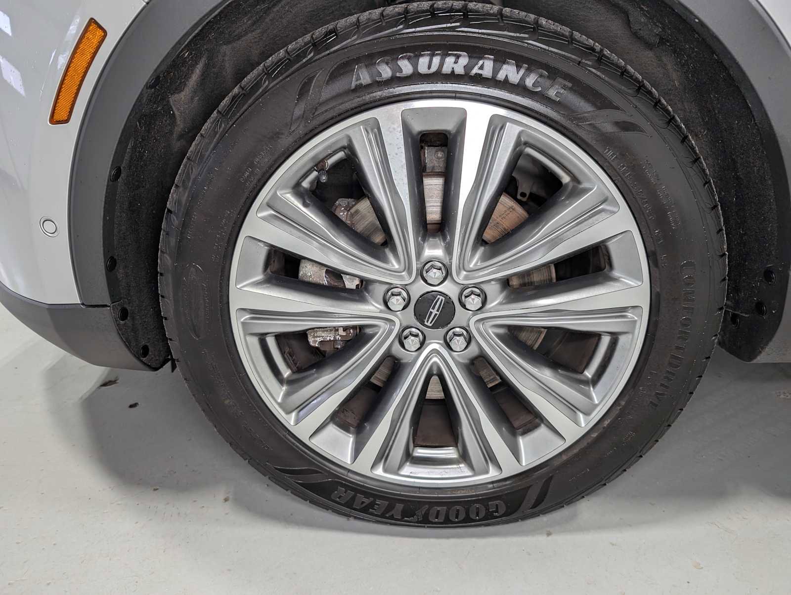 Used 2017 Lincoln MKX Reserve image 3