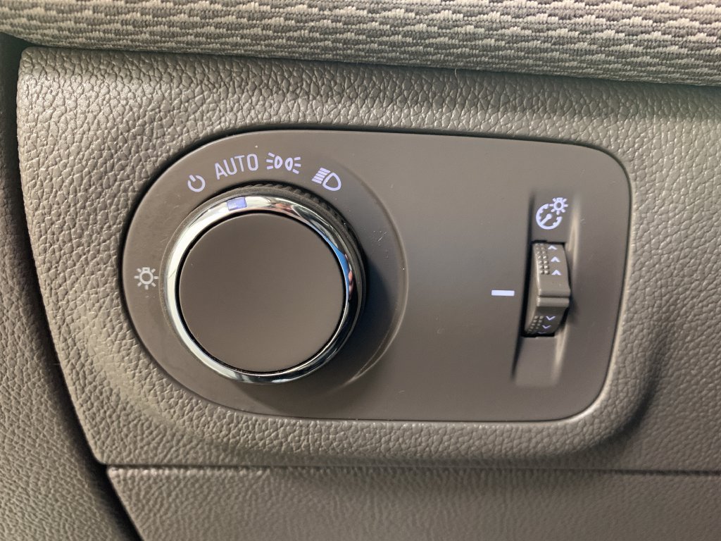 Used 2018 Chevrolet Cruze LT FWD image 24