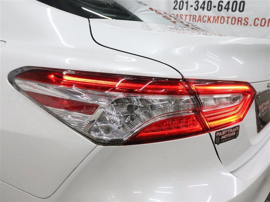 Used 2020 Toyota Camry XLE FWD image 9