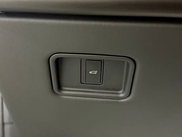 New 2025 Land Rover Range Rover SV AWD/4WD image 39