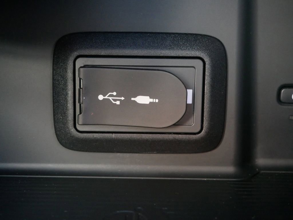 Used 2021 Toyota Venza LE w/ Carpet Mat Package (TMS) AWD/4WD image 23