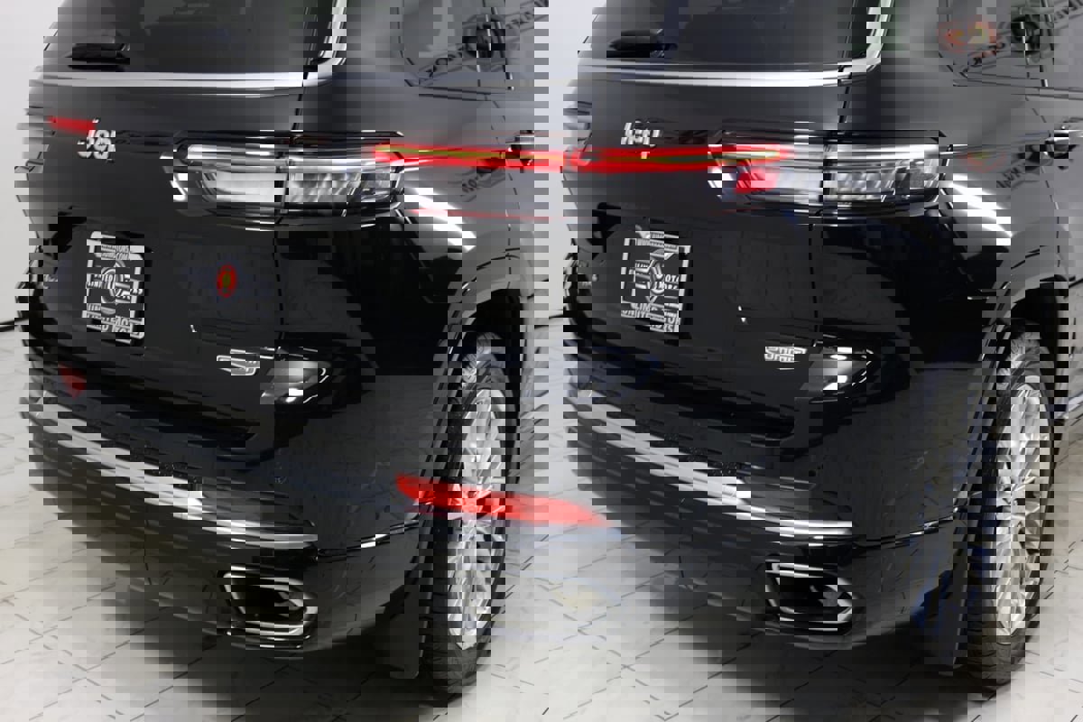 Used 2021 Jeep Grand Cherokee L Summit w/ MOPAR Finishing Package image 46