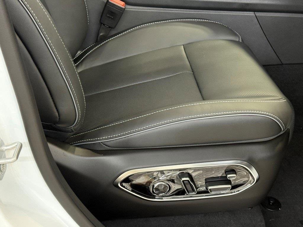 New 2025 Jeep Grand Cherokee Overland w/ Adv Protech Group III image 14