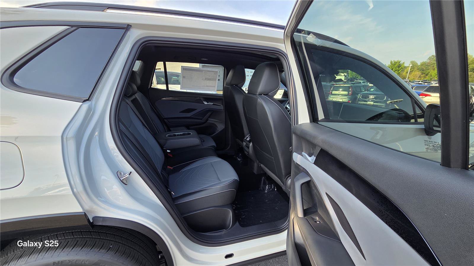 New 2026 Volkswagen Tiguan SE R-Line AWD/4WD image 34