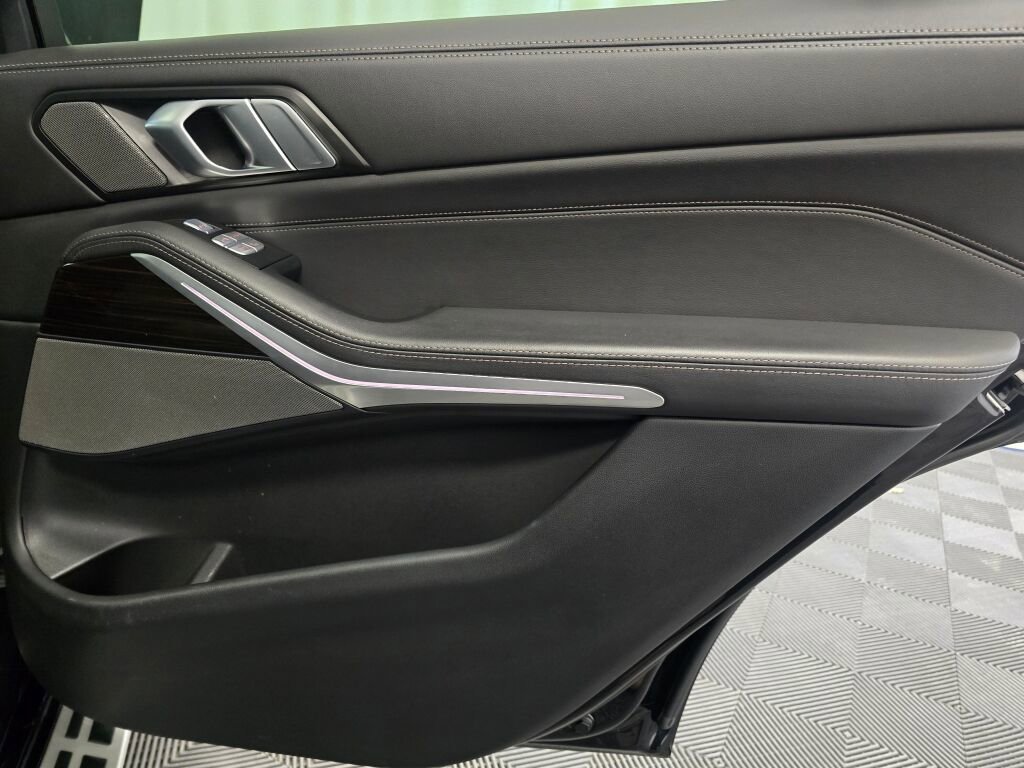 Used 2025 BMW X7 xDrive40i image 29