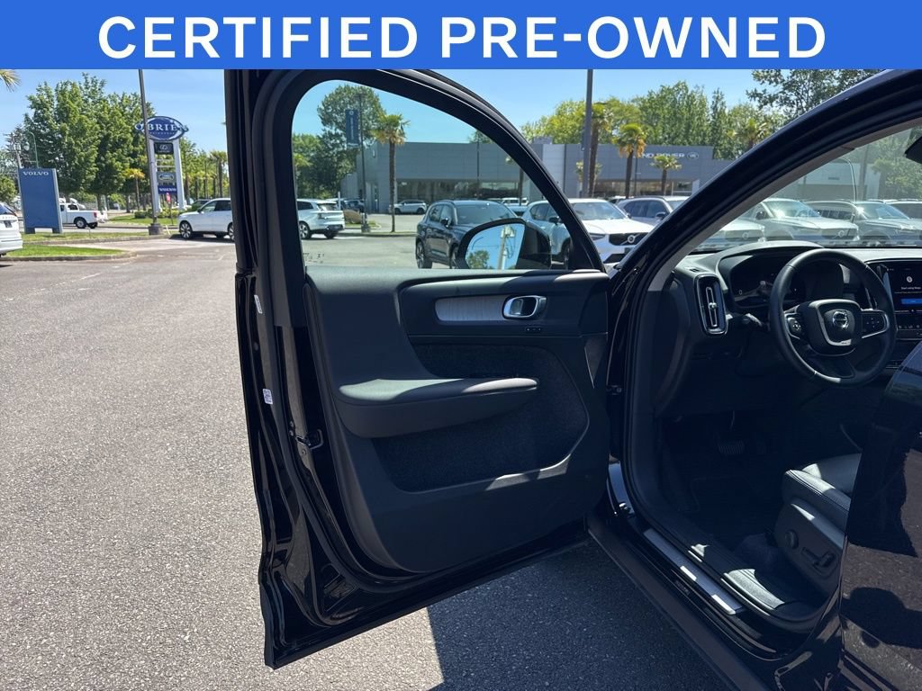 Certified 2025 Volvo XC40 B5 Plus AWD/4WD image 10