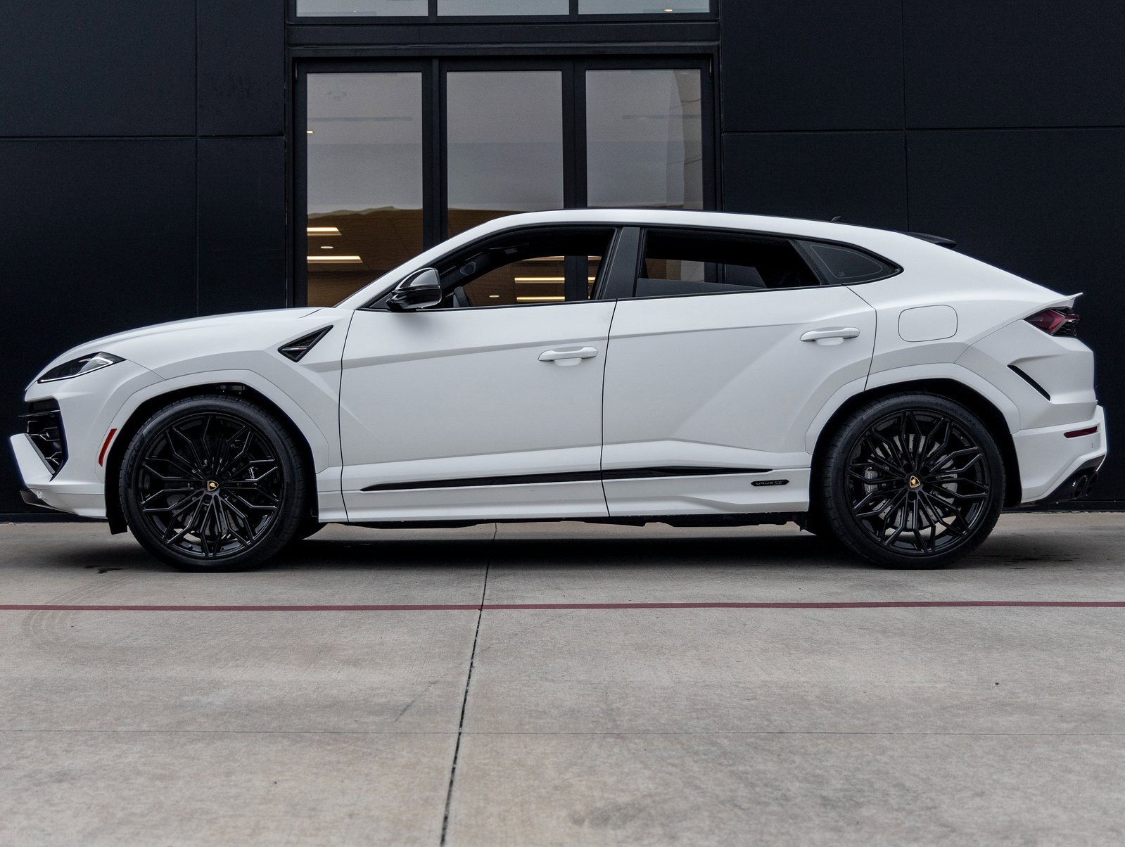 Used 2025 Lamborghini Urus SE image 9