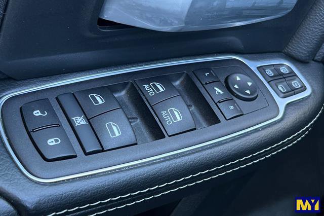 Used 2024 RAM 2500 Big Horn w/ Sport Appearance Package image 12