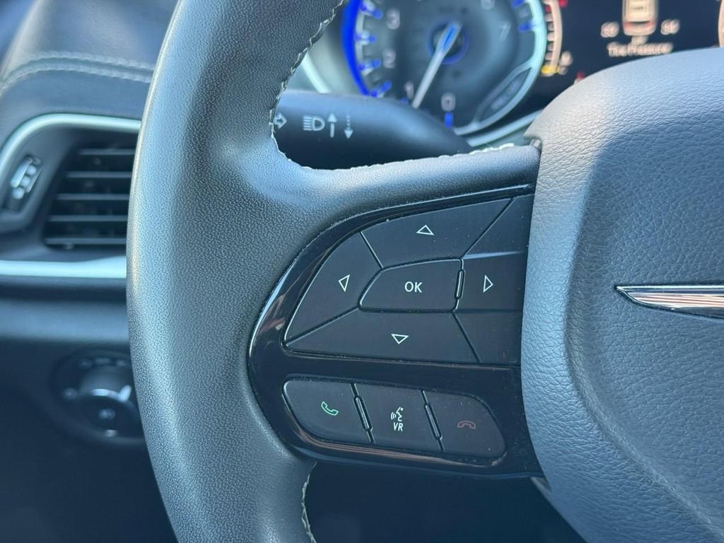Used 2023 Chrysler Pacifica Touring image 20
