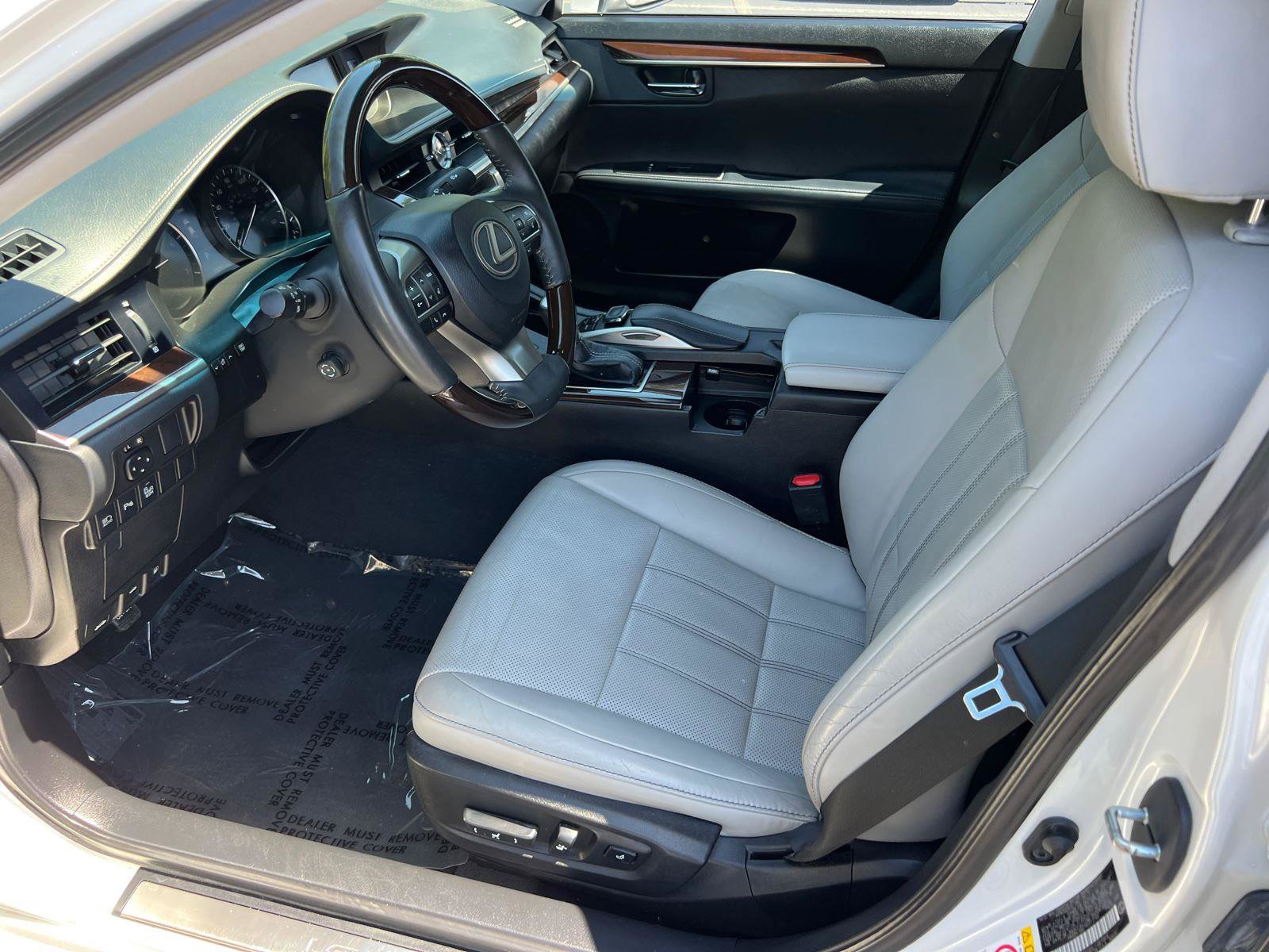 Used 2017 Lexus ES 350 w/ Luxury Package image 10