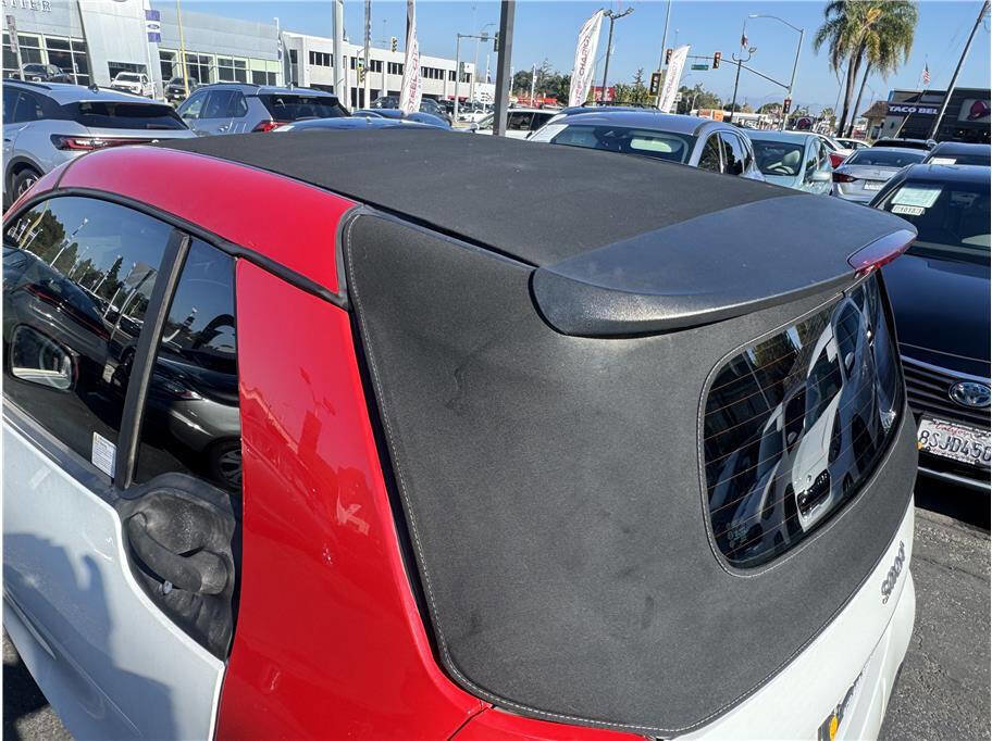 Used 2017 smart fortwo passion image 15