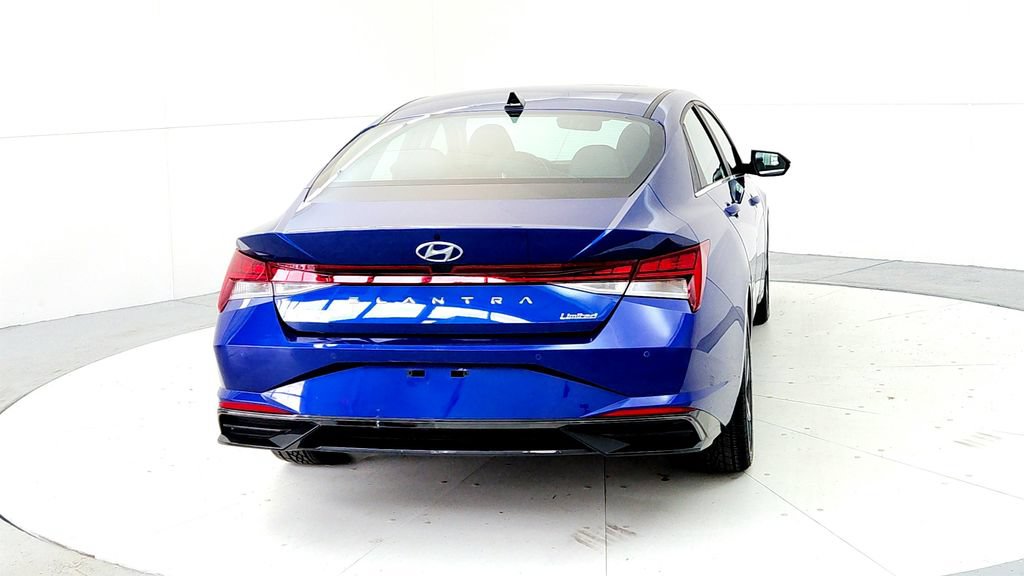 Used 2023 Hyundai Elantra Limited w/ Cargo Package FWD image 5