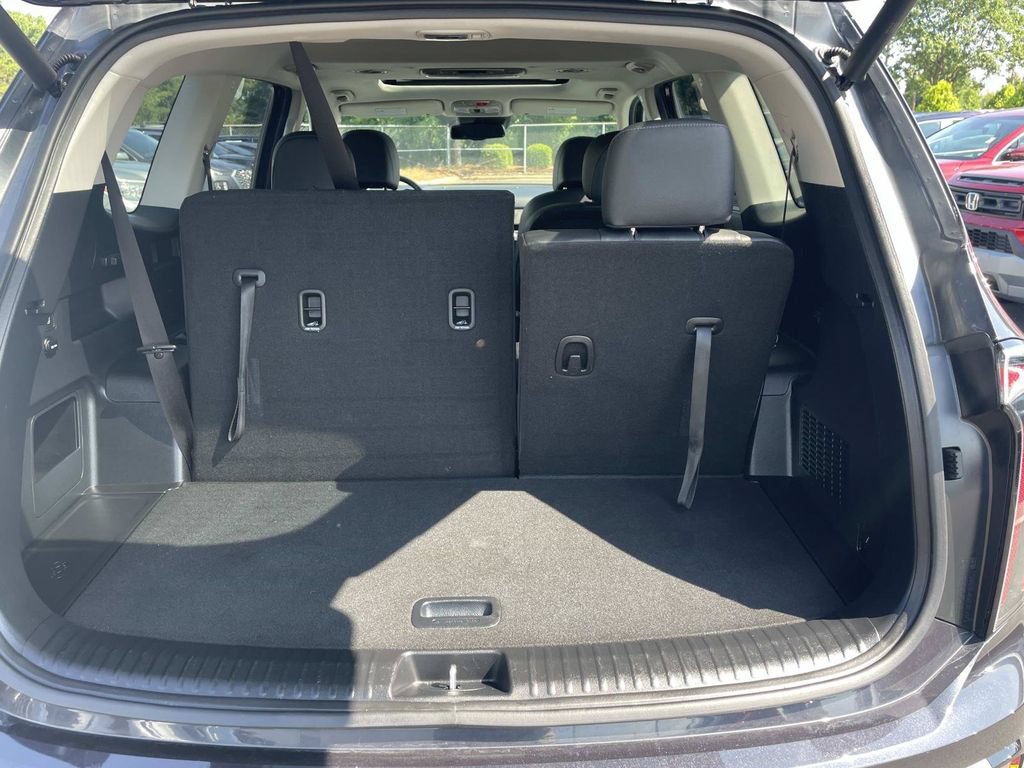Used 2025 Kia Telluride EX w/ EX Captain's Chair Package FWD image 9