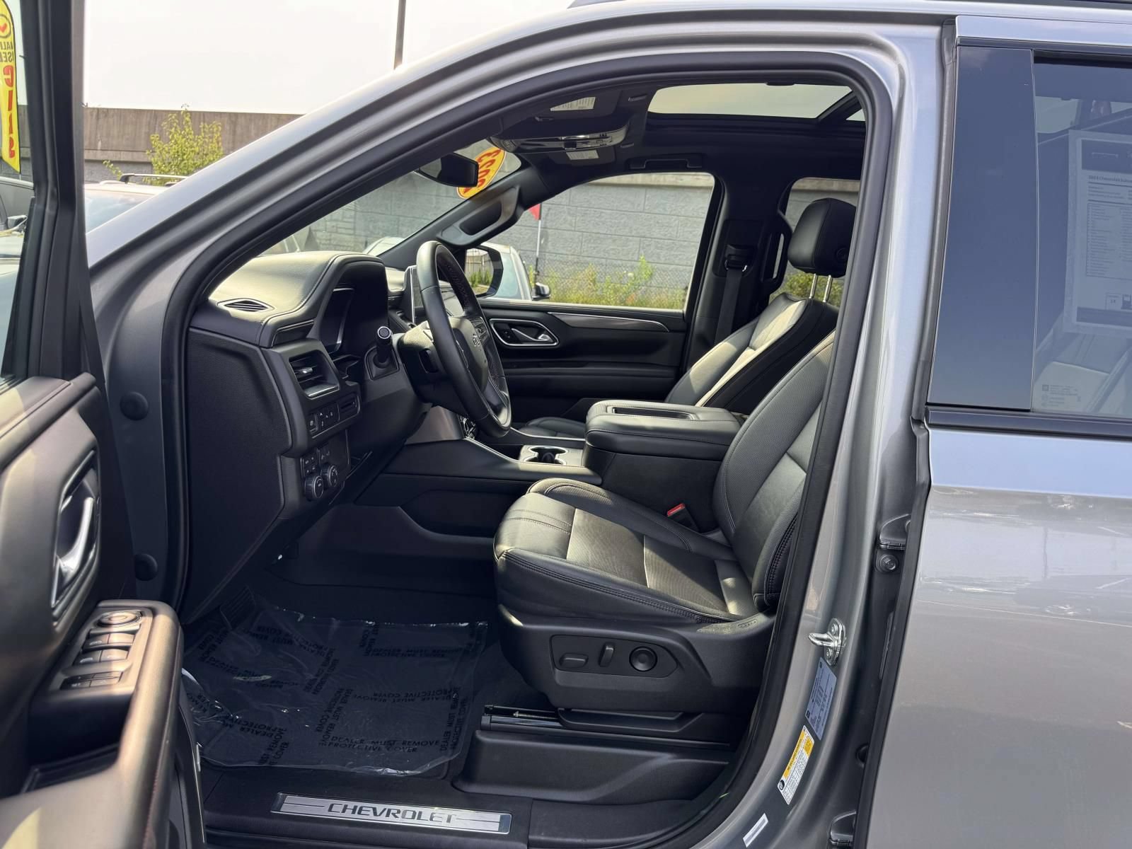 Used 2023 Chevrolet Suburban RST w/ Sport Performance Package AWD/4WD image 19