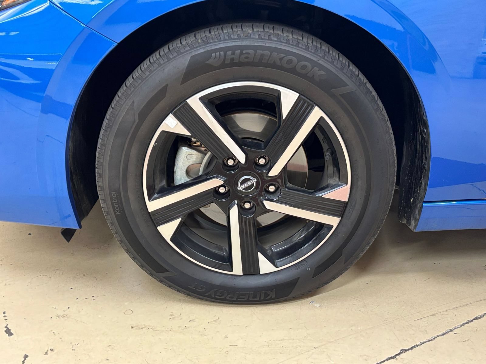 Used 2025 Nissan Sentra SV FWD image 27