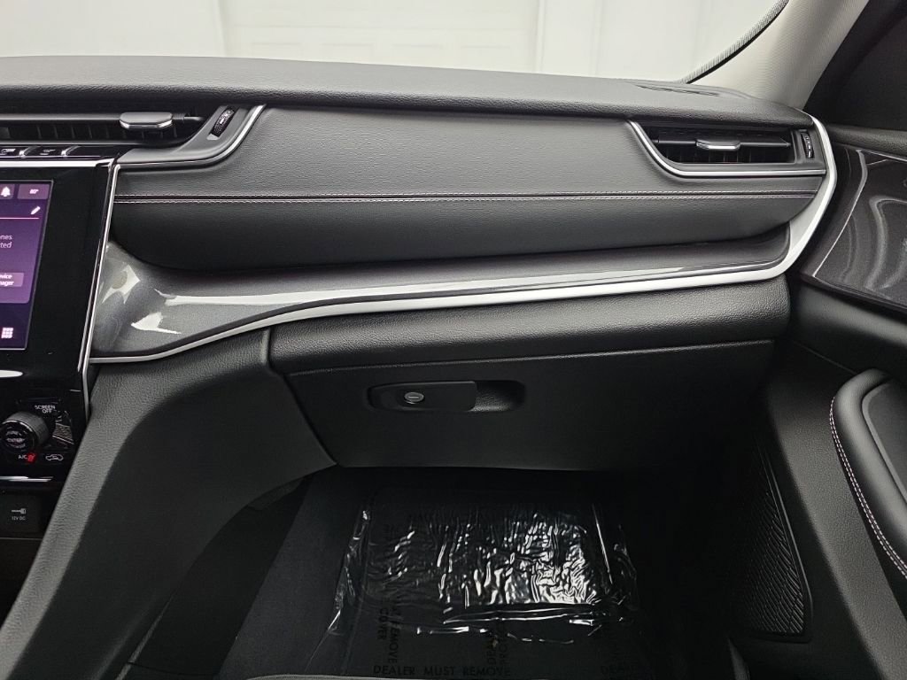 Used 2023 Jeep Grand Cherokee Laredo image 37