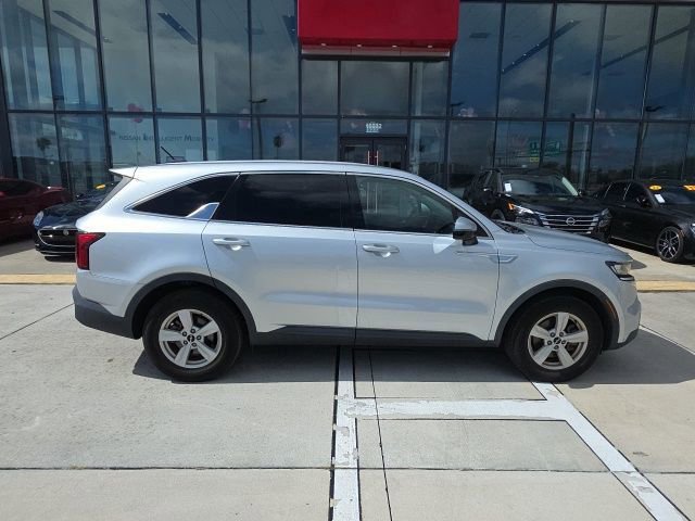 Used 2022 Kia Sorento LX image 4