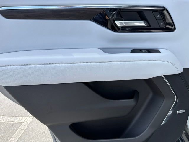 Used 2025 Chevrolet Tahoe Premier AWD/4WD image 23