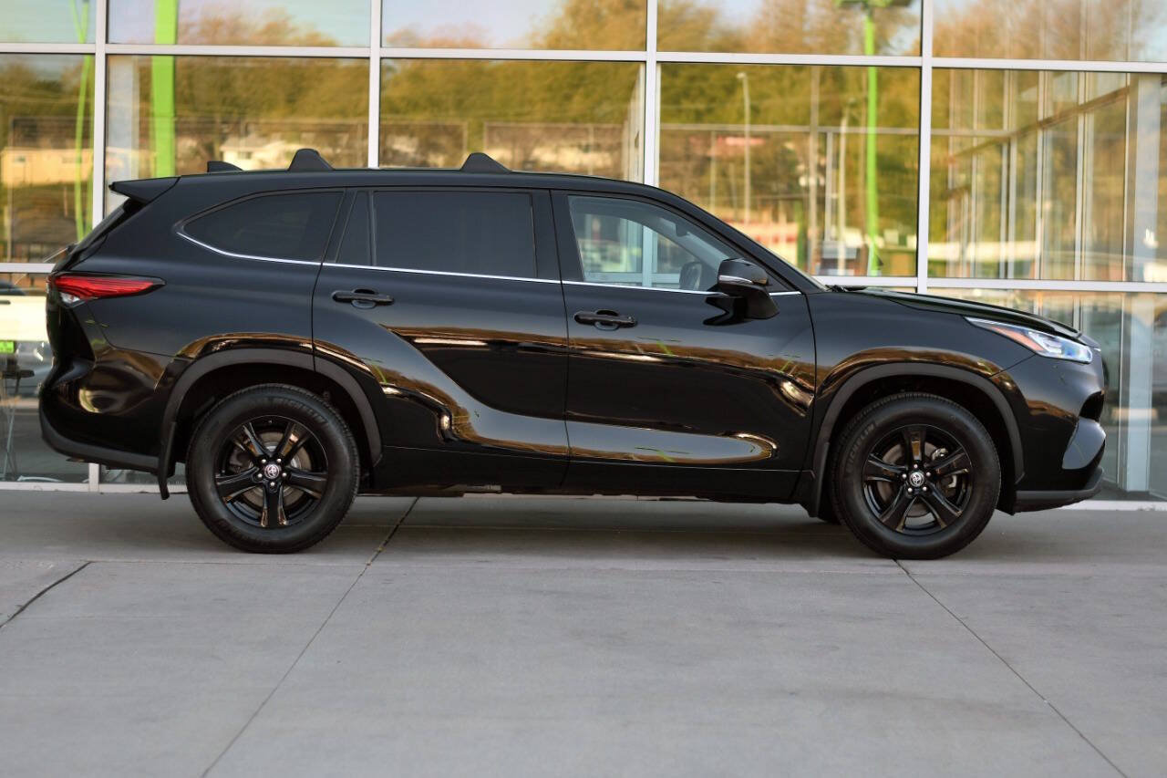 Used 2020 Toyota Highlander LE AWD/4WD image 8