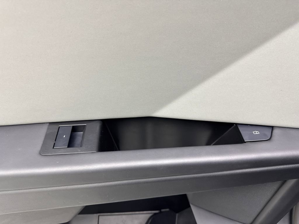 Used 2024 Tesla Cybertruck AWD Crew Cab image 34