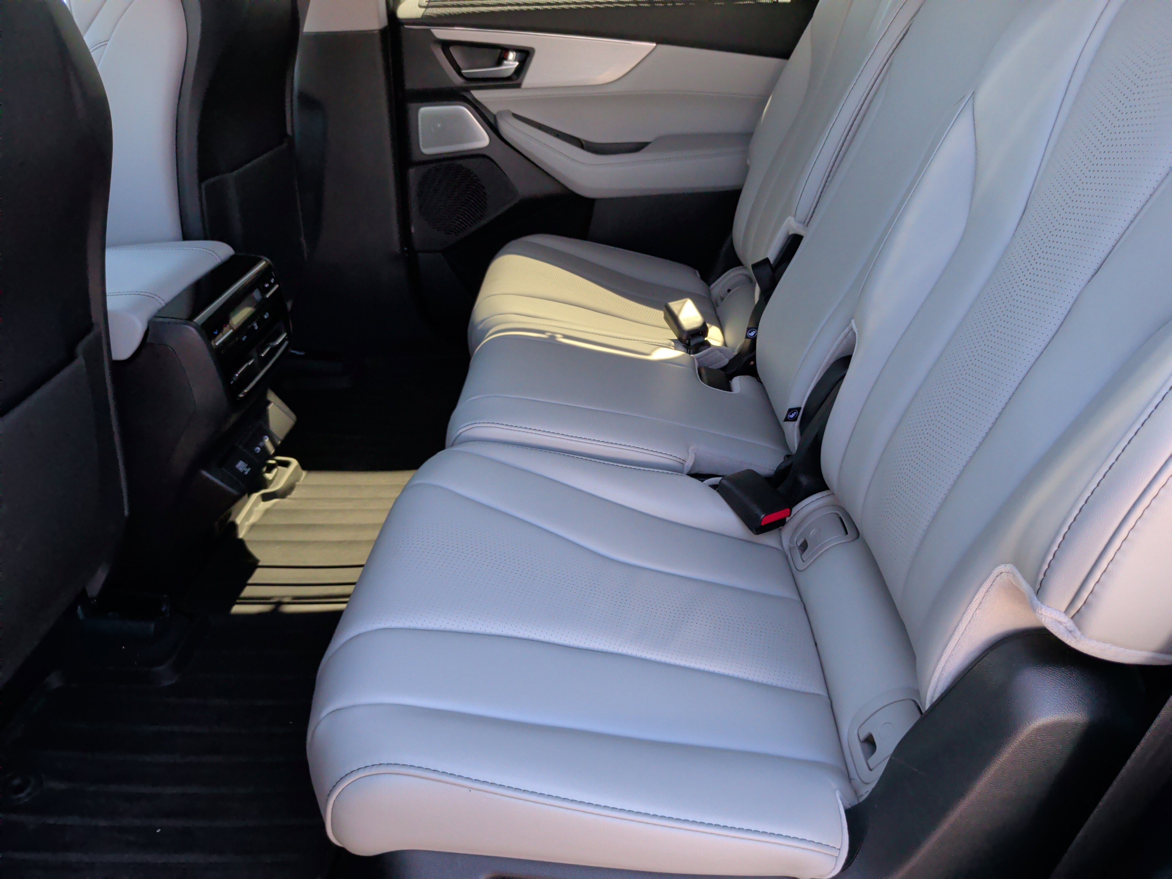 Used 2025 Acura MDX SH-AWD w/ Technology Package image 38