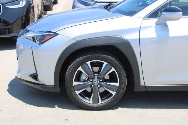 Certified 2025 Lexus UX 300h FWD image 4