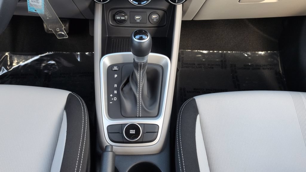 Certified 2021 Hyundai Venue SEL FWD image 14