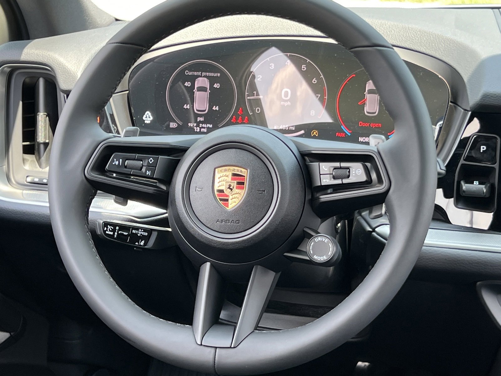 New 2025 Porsche Cayenne image 25