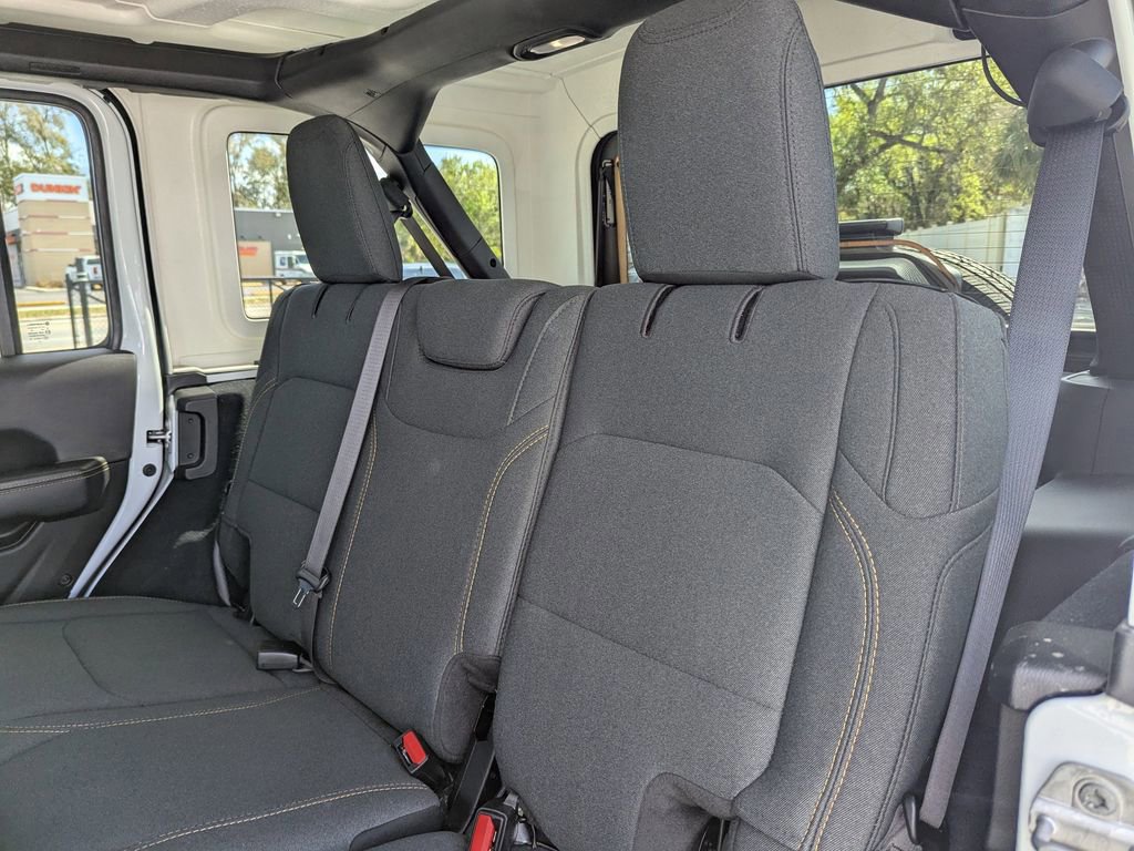 Used 2025 Jeep Wrangler Sahara image 14