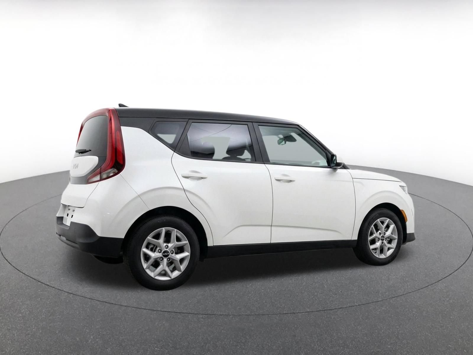 Used 2025 Kia Soul LX w/ LX Technology Package FWD image 7