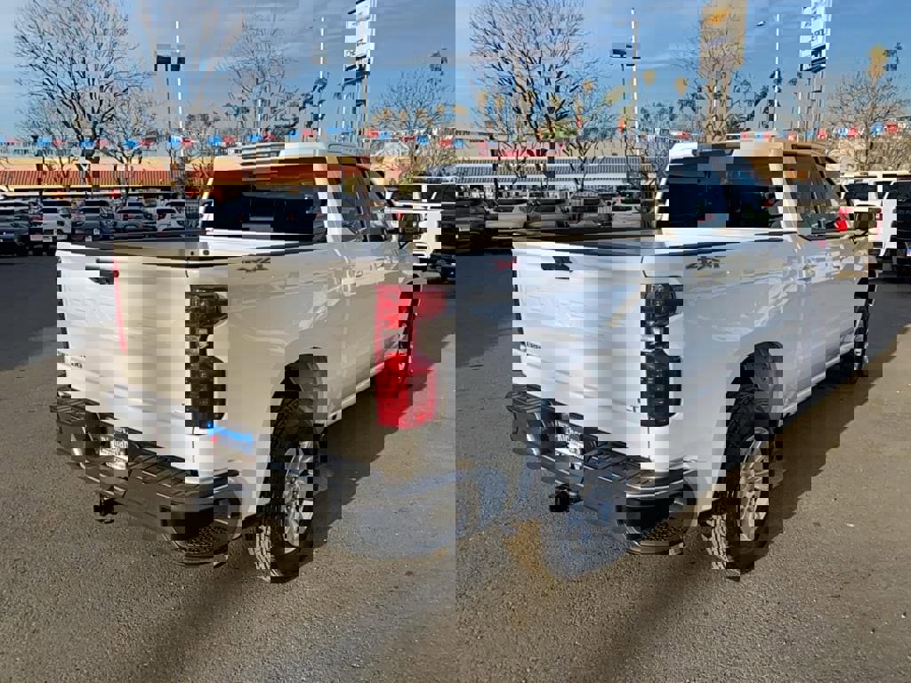 Used 2025 Chevrolet Silverado 1500 LT w/ Convenience Package II image 10