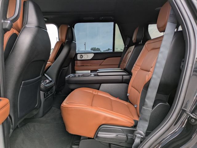 Used 2019 Lincoln Navigator Reserve AWD/4WD image 21