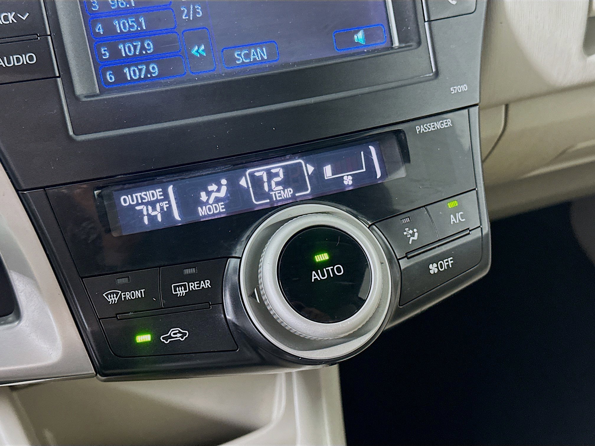 Used 2014 Toyota Prius V Two image 22