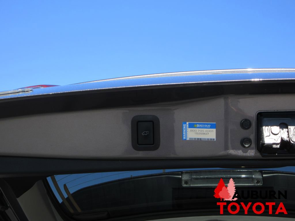 Certified 2018 Toyota Highlander XLE image 8