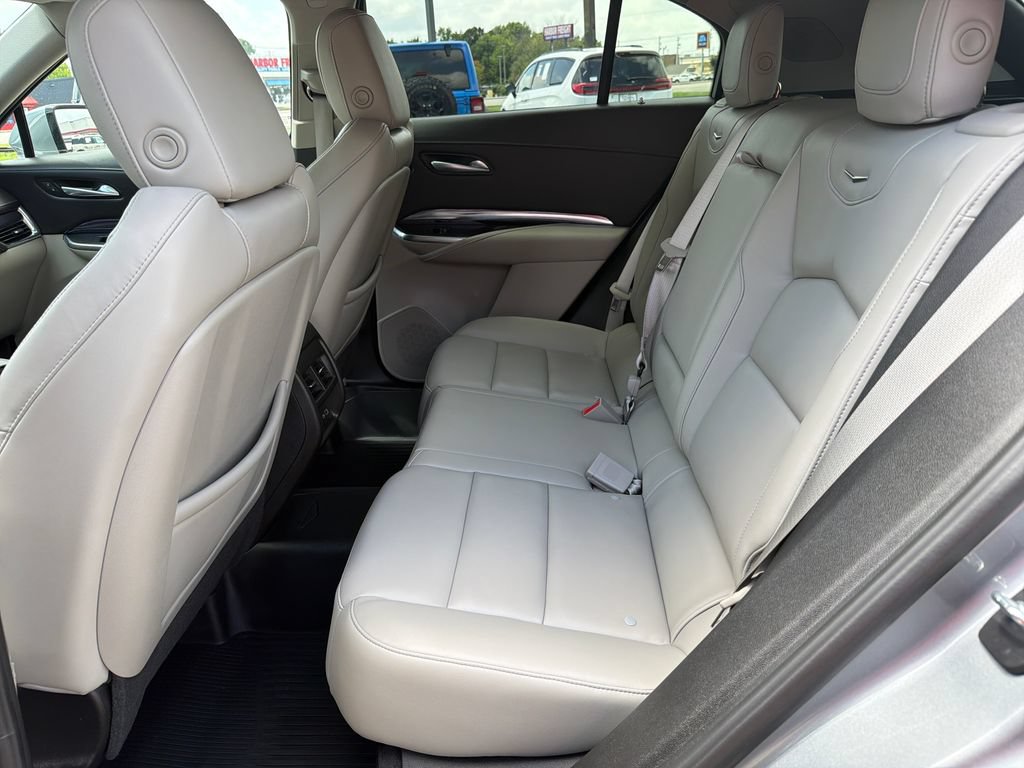Used 2023 Cadillac XT4 Luxury w/ Cold Weather Package FWD image 15