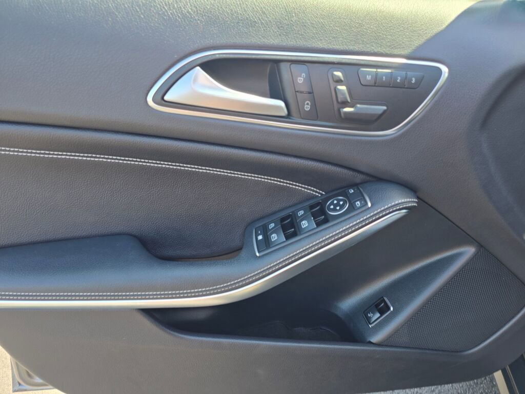 Used 2015 Mercedes-Benz GLA 250 4MATIC image 31