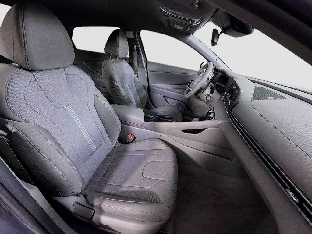 Used 2025 Hyundai Elantra SE FWD image 29