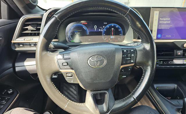 Used 2023 Toyota Crown Limited image 2