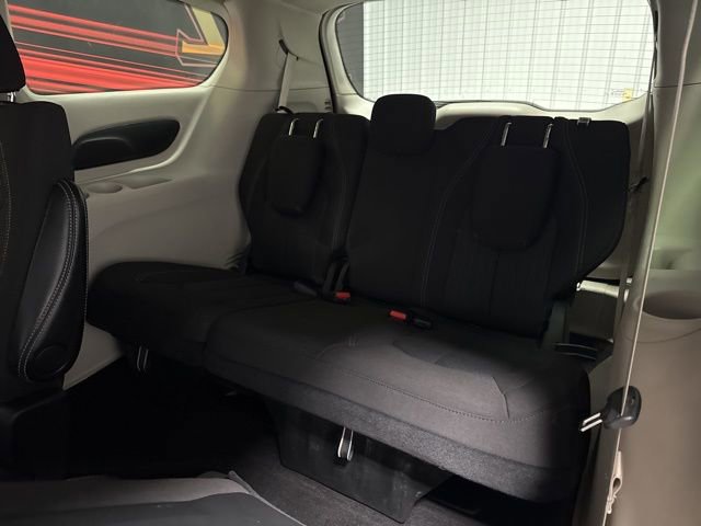 Used 2024 Chrysler Voyager LX image 15