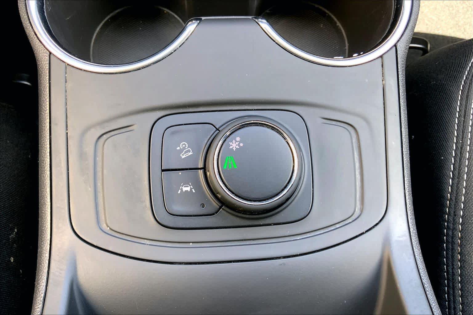 Used 2024 GMC Terrain SLE FWD image 33