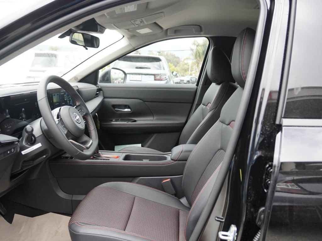 New 2026 Nissan Kicks SR FWD image 17